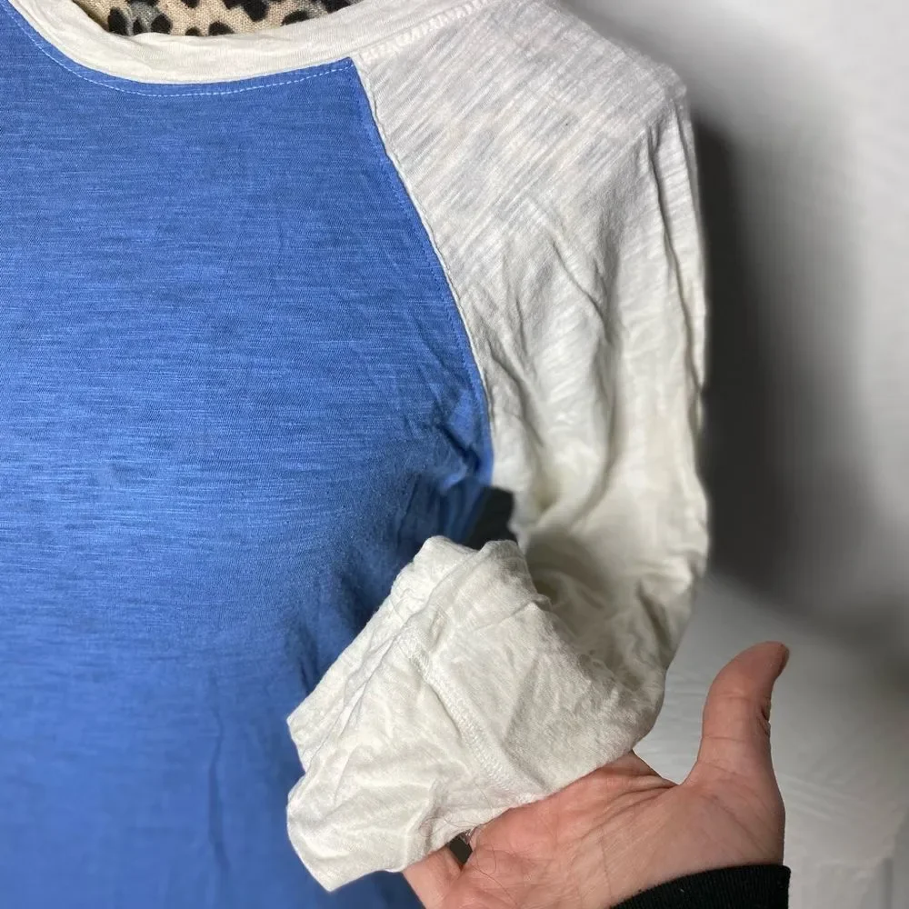Y2K Forever 21 Blue and Cream Raglan Long Sleeve Top - Picture 3 of 7